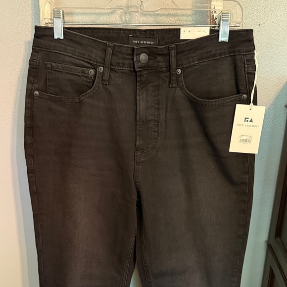 NWT Free Assembly High Rise Skinny Black Distressed Women’s Jeans Size 12 - Picture 2 of 10